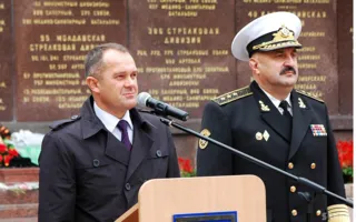 Курсанты Военно-морского лицея приняли торжественную присягу на площади Нахимова 