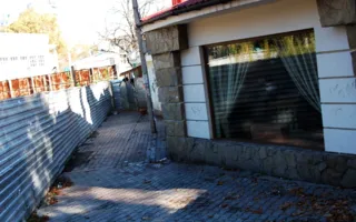 В районе Артбухты заборами перегорожен переулок
