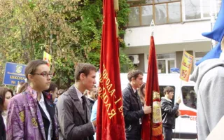 В Севастополе не отреклись от традиции и подняли красное знамя в честь 69-ой годовщины освобождения Украины