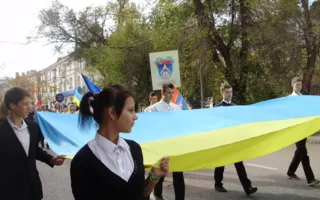 В Севастополе не отреклись от традиции и подняли красное знамя в честь 69-ой годовщины освобождения Украины