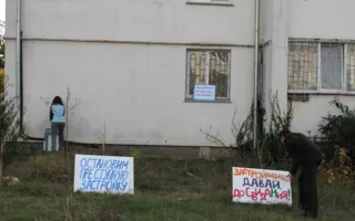 Жители Маринеско, 11, заблокировали стройплощадку палатками 