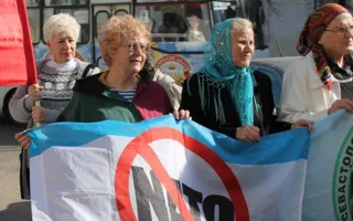 Антинатовские пикетчики на понятном для «оккупантов» языке объясняли, почему им надо убираться вон 