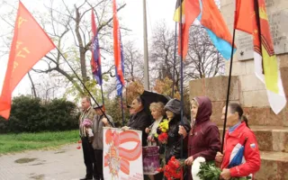 Вслед за пророссийскими организациями, но уже 7 ноября отдельно отметили ПСПУ и КПУ