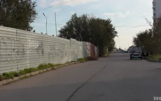 На улице Молодых Строителей, 1, против стройки многоэтажки ведутся водно-грязевые боевые действия