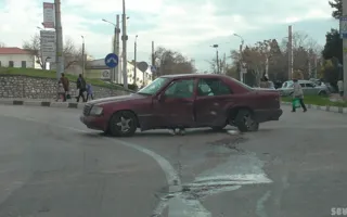 В районе площади Восставших столкнулись две иномарки
