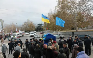 На «ЗаТаможенном» митинге в Севастополе взвод милиции охранял палатку ВО «Свободы»