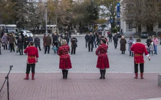 Два противоборствующих лагеря евроинтеграции устроили позиционные стояния в Севастополе