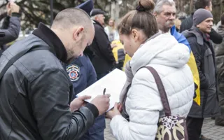 Два противоборствующих лагеря евроинтеграции устроили позиционные стояния в Севастополе