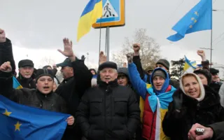 В Севастополе сторонников «Евромайдана» закидали яйцами и без драки не отпустили домой