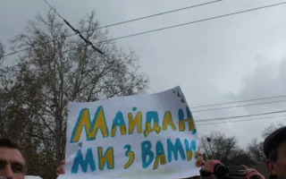 В Севастополе сторонников «Евромайдана» закидали яйцами и без драки не отпустили домой