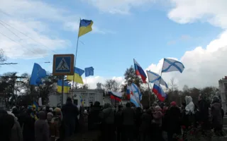 В Севастополе сторонников «Евромайдана» закидали яйцами и без драки не отпустили домой