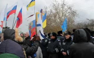 В Севастополе сторонников «Евромайдана» закидали яйцами и без драки не отпустили домой