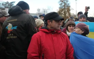 В Севастополе сторонников «Евромайдана» закидали яйцами и без драки не отпустили домой