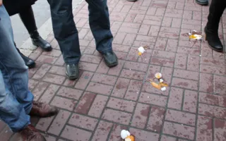 В Севастополе сторонников «Евромайдана» закидали яйцами и без драки не отпустили домой