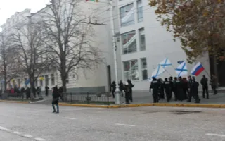 В Севастополе сторонников «Евромайдана» закидали яйцами и без драки не отпустили домой