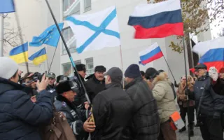 В Севастополе сторонников «Евромайдана» закидали яйцами и без драки не отпустили домой