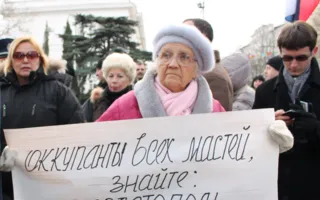  В Севастополе сторонники и противники «Евромайдана» схлестнулись в борьбе за креатив: морковка и вазелин против «врагов Украины» в сале