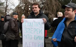  В Севастополе сторонники и противники «Евромайдана» схлестнулись в борьбе за креатив: морковка и вазелин против «врагов Украины» в сале