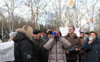  В Севастополе сторонники и противники «Евромайдана» схлестнулись в борьбе за креатив: морковка и вазелин против «врагов Украины» в сале