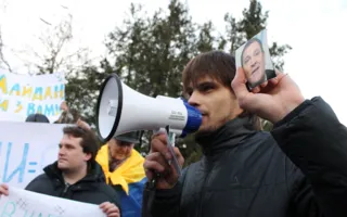  В Севастополе сторонники и противники «Евромайдана» схлестнулись в борьбе за креатив: морковка и вазелин против «врагов Украины» в сале