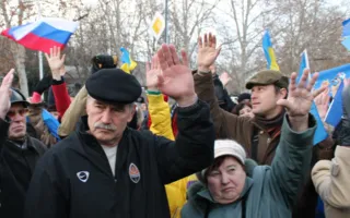  В Севастополе сторонники и противники «Евромайдана» схлестнулись в борьбе за креатив: морковка и вазелин против «врагов Украины» в сале