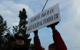  В Севастополе сторонники и противники «Евромайдана» схлестнулись в борьбе за креатив: морковка и вазелин против «врагов Украины» в сале