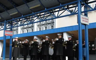 Поезд «бойцов Антимайдана» в Севастополе встречали с оркестром и поросёнком