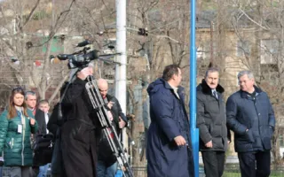 Поезд «бойцов Антимайдана» в Севастополе встречали с оркестром и поросёнком
