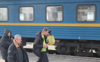 Поезд «бойцов Антимайдана» в Севастополе встречали с оркестром и поросёнком