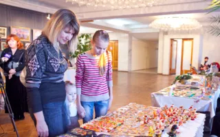 Севастопольцы отметили день святого Николая выставкой новогодних подарков в УКИЦ