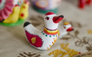 «Здесь русский дух»: открылась выставка народных глиняных игрушек