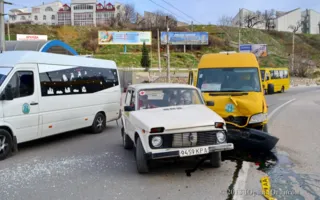 Авария на улице Пожарова: «Нива» не пропустила «маршрутку»