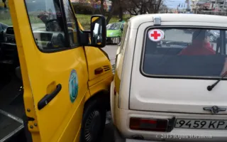 Авария на улице Пожарова: «Нива» не пропустила «маршрутку»