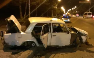В новогоднюю ночь «копейка» протаранила остановку «38-я школа»