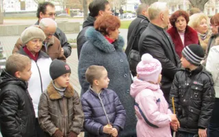 На аллее городов-героев в Севастополе отслужили панихиду по погибшим в теракте