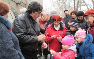На аллее городов-героев в Севастополе отслужили панихиду по погибшим в теракте