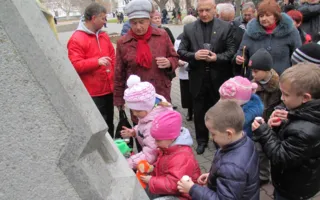 На аллее городов-героев в Севастополе отслужили панихиду по погибшим в теракте