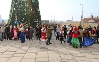 В Севастополе на площади перед УКИЦ весело отпраздновали Рождество