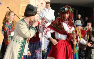 В Севастополе на площади перед УКИЦ весело отпраздновали Рождество