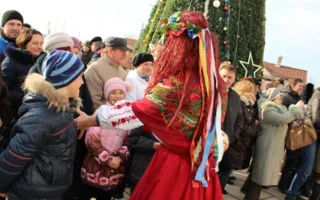 В Севастополе на площади перед УКИЦ весело отпраздновали Рождество