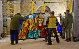 В храме святителя Николая чудотворца установлен последний витраж