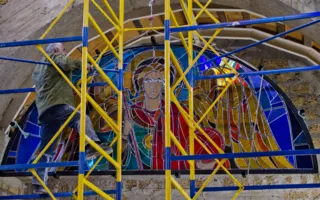 В храме святителя Николая чудотворца установлен последний витраж