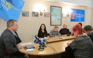 На пресс-конференцию Колесниченко крепкие парни не пустили евроинтеграторов