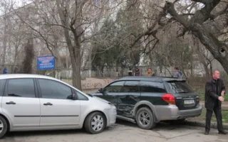 На перекрёстке Новороссийская — Адм. Октябрького в ДТП столкнулись три автомобиля