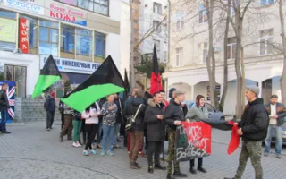 В память об Анастасии Бабуровой севастопольские антифашисты провели в центре города кинопоказ и мини-марш