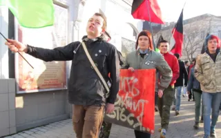 В память об Анастасии Бабуровой севастопольские антифашисты провели в центре города кинопоказ и мини-марш