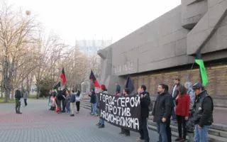 В память об Анастасии Бабуровой севастопольские антифашисты провели в центре города кинопоказ и мини-марш