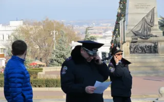 В память об Анастасии Бабуровой севастопольские антифашисты провели в центре города кинопоказ и мини-марш