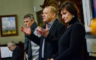 Картины как птицы. Выставка картин Игоря Шипилина и скульптур Константина Цихиева