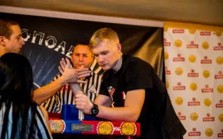 В соревновании рукоборцев победил севастопольский «Титан»